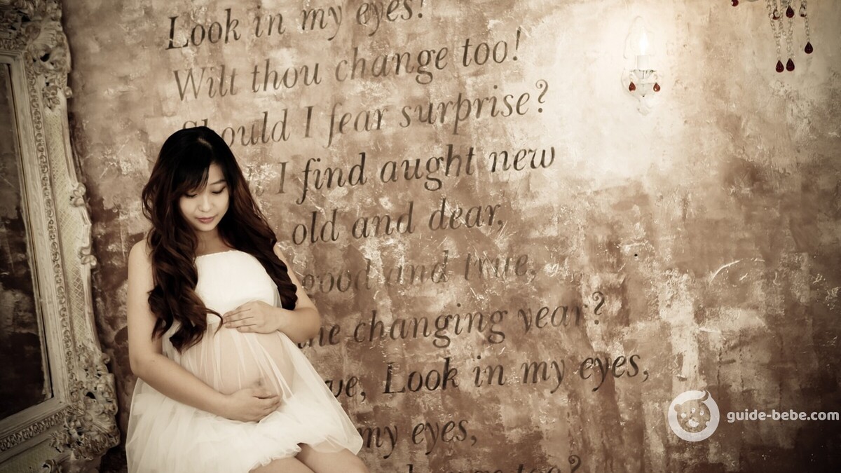 Femme enceinte asiatique