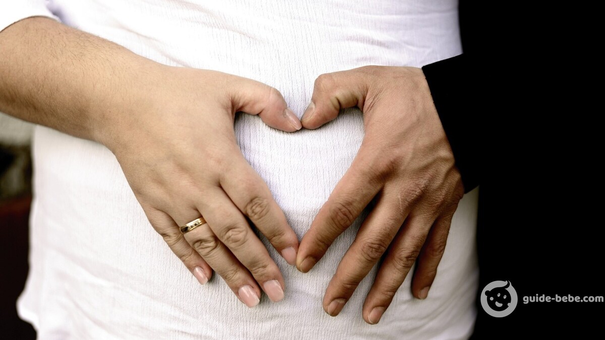 Ventre femme enceinte coeur