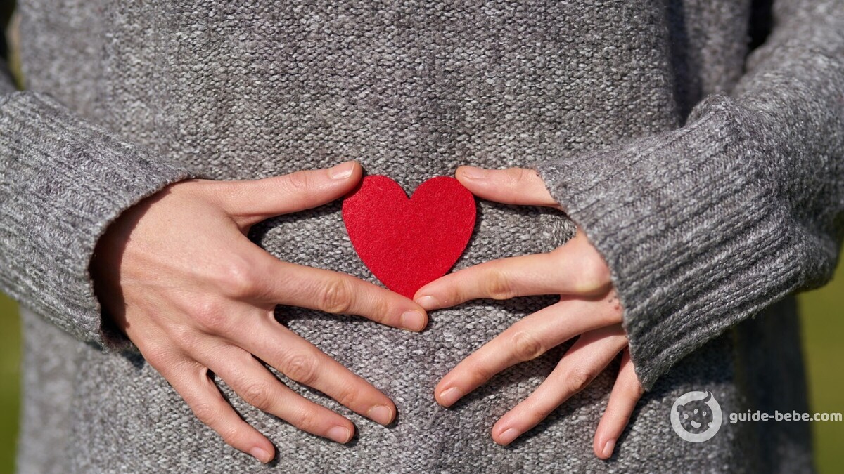 Femme enceinte petit coeur